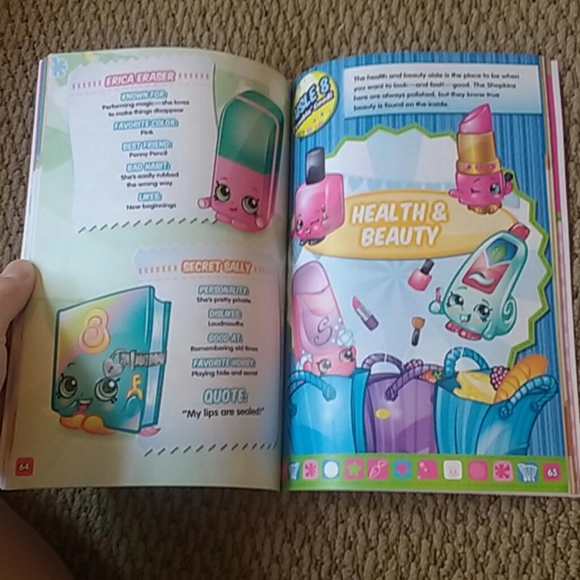 Shopkins Updated Ultimate Collectors Guide - Picture 2 of 5